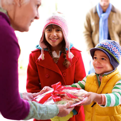 12 Acts of Kindness at Christmas