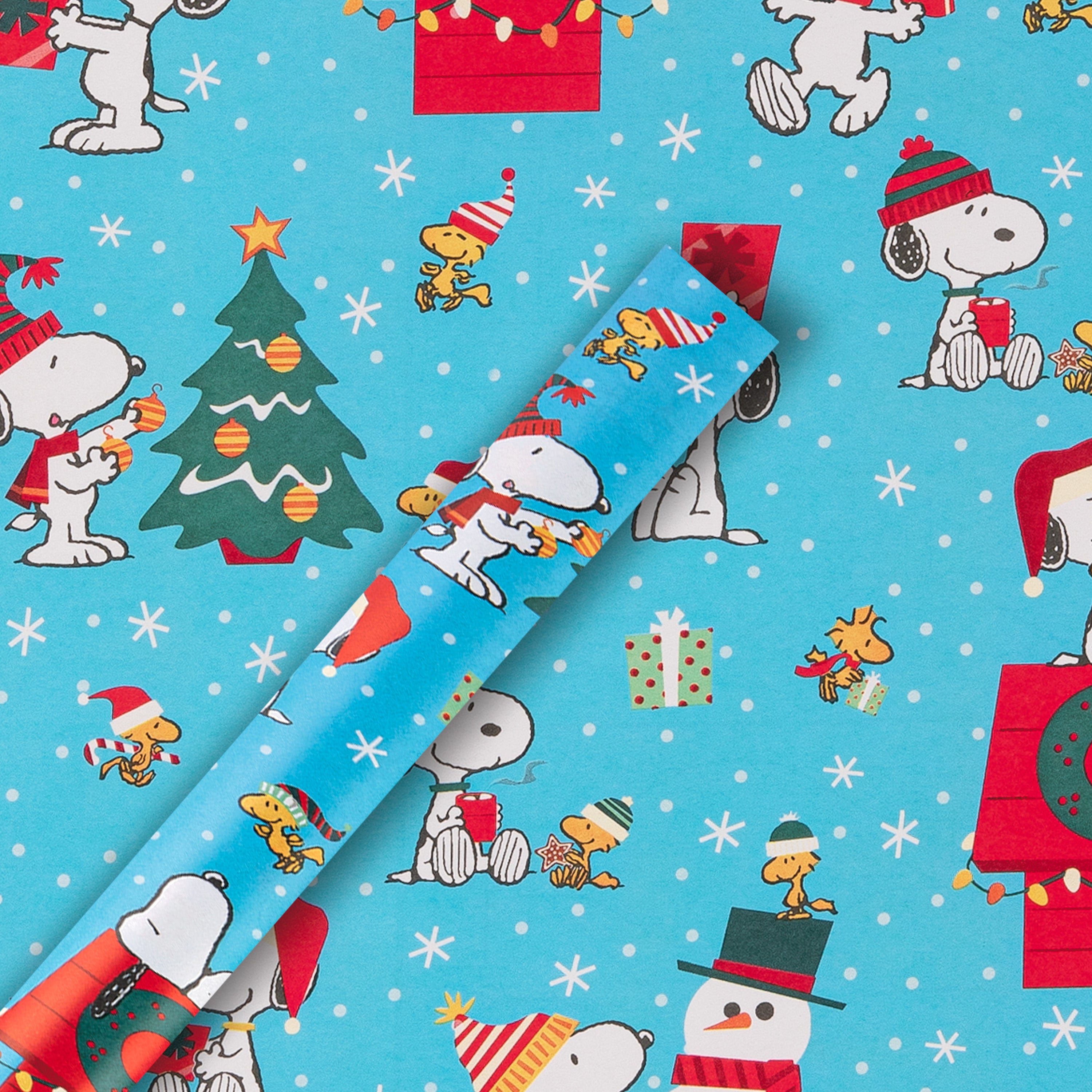 6M PEANUTS™ SNOOPY Christmas Wrapping Paper | Hallmark UK