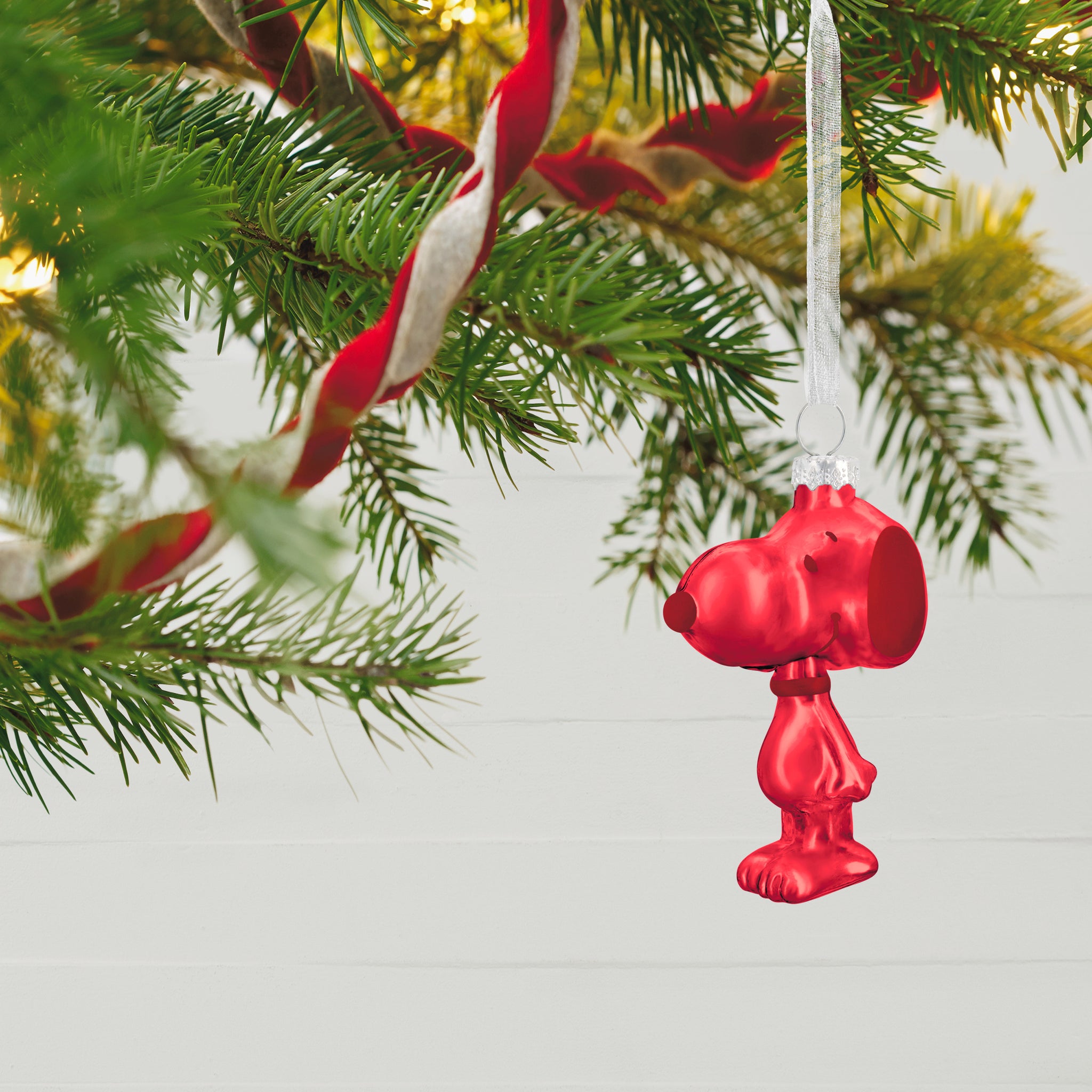 Pack of 6 Colourful Glass PEANUTS SNOOPY Ornaments | Hallmark UK