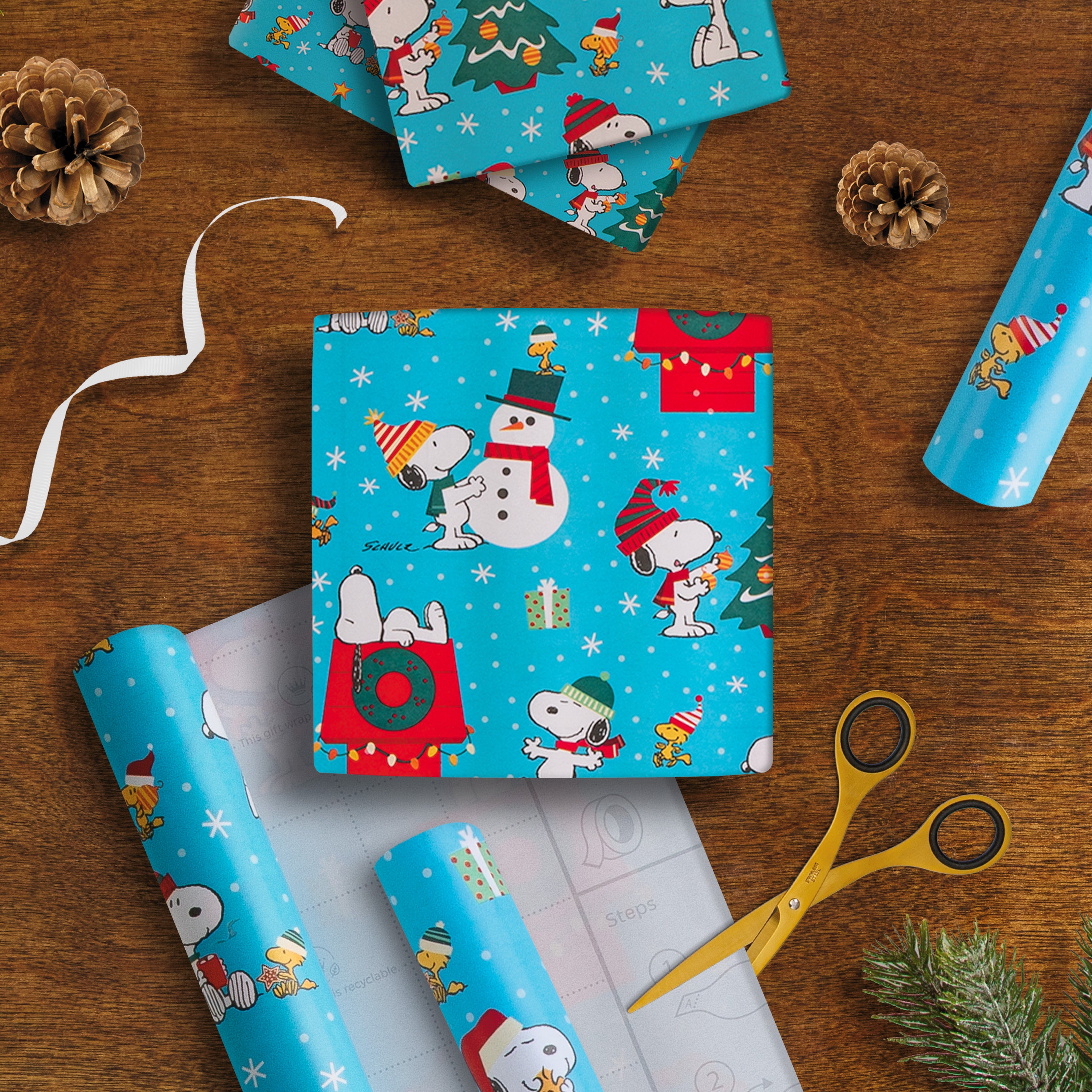 6M PEANUTS™ SNOOPY Christmas Wrapping Paper | Hallmark UK